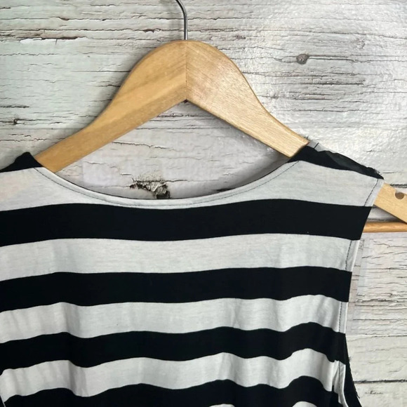 Chicos size 2 black white striped tank top blouse  ruffle size large - Picture 5 of 9